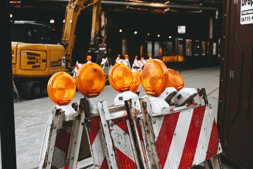 barreiras de sinalização em obra — diferença entre EPI e EPC